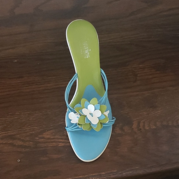 Shoes - Picture 1 of 4